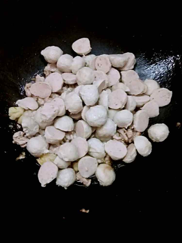 榨菜肉丝炒肉丸