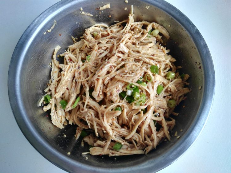 香辣鸡丝凉面
