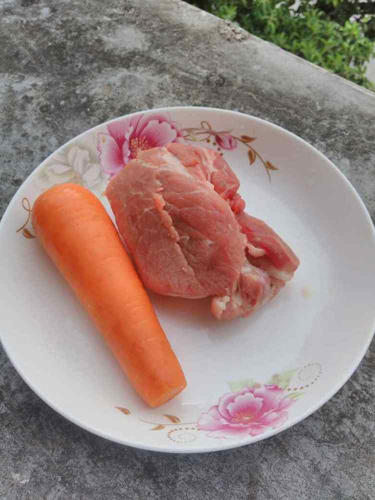 胡萝卜瘦肉面