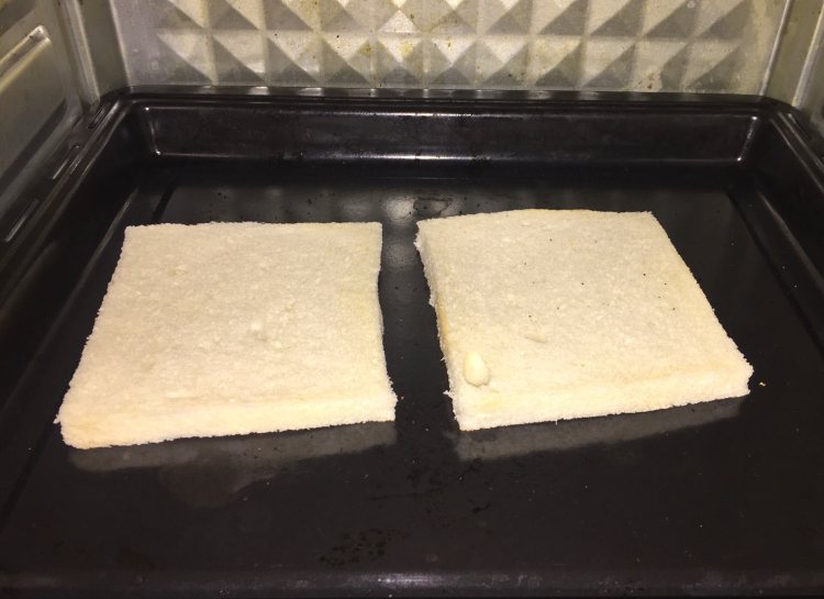吞拿鱼沙拉吐司