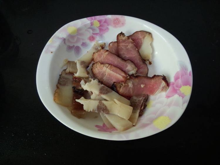 湘西腊肉炒杏鲍菇