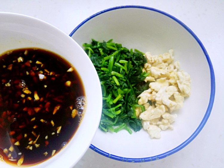 鲜核桃菠菜塔