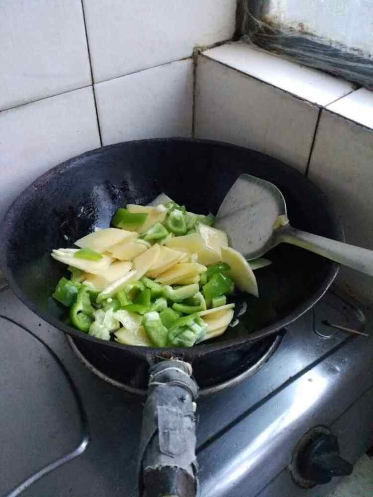 土豆炒青椒