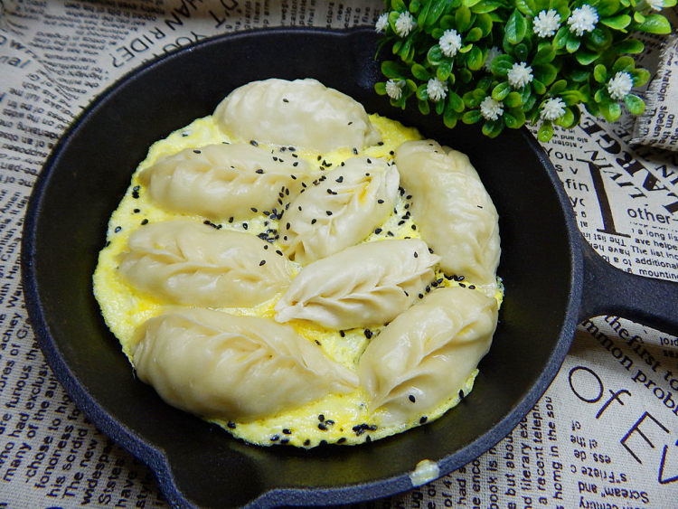 鸡蛋抱饺子