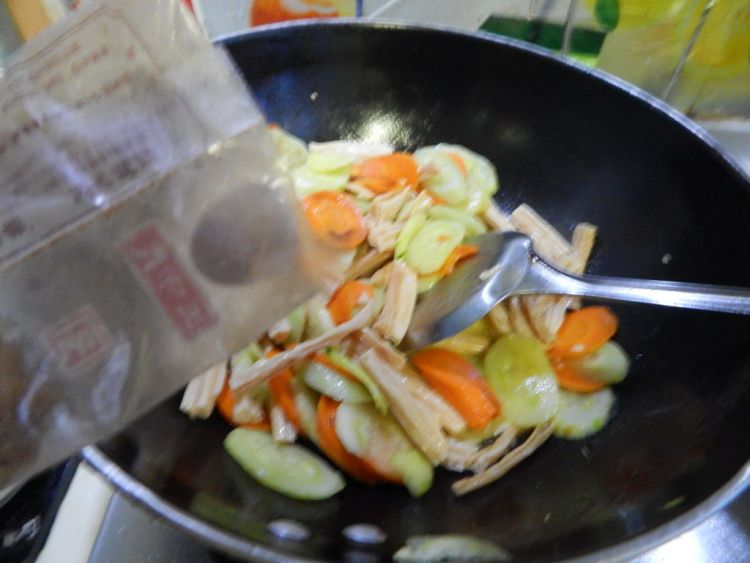 黄瓜炒腐竹