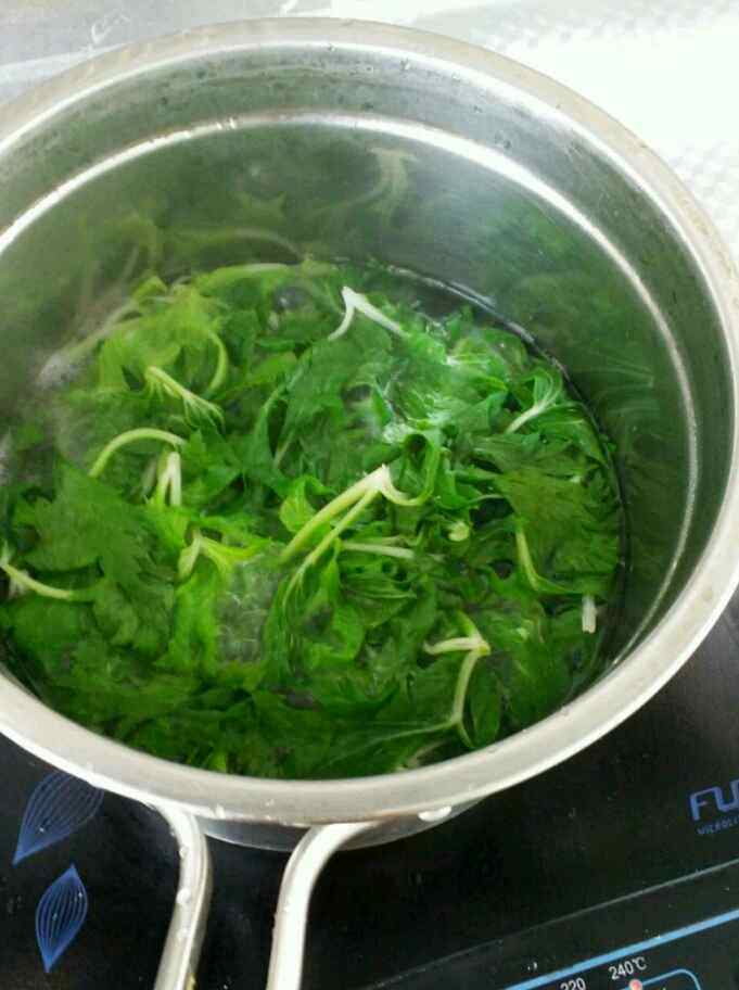 凉拌芹菜叶