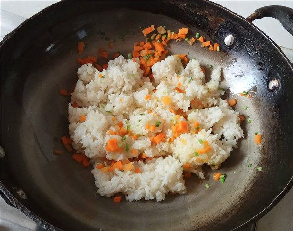 海参酱胡萝卜蛋炒饭