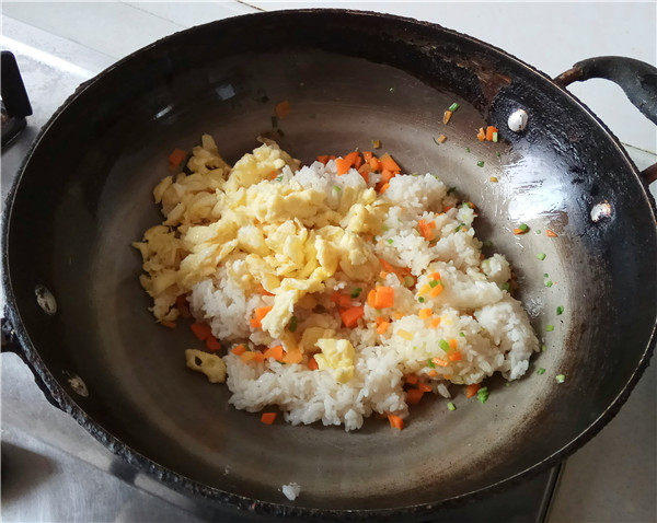 海参酱胡萝卜蛋炒饭