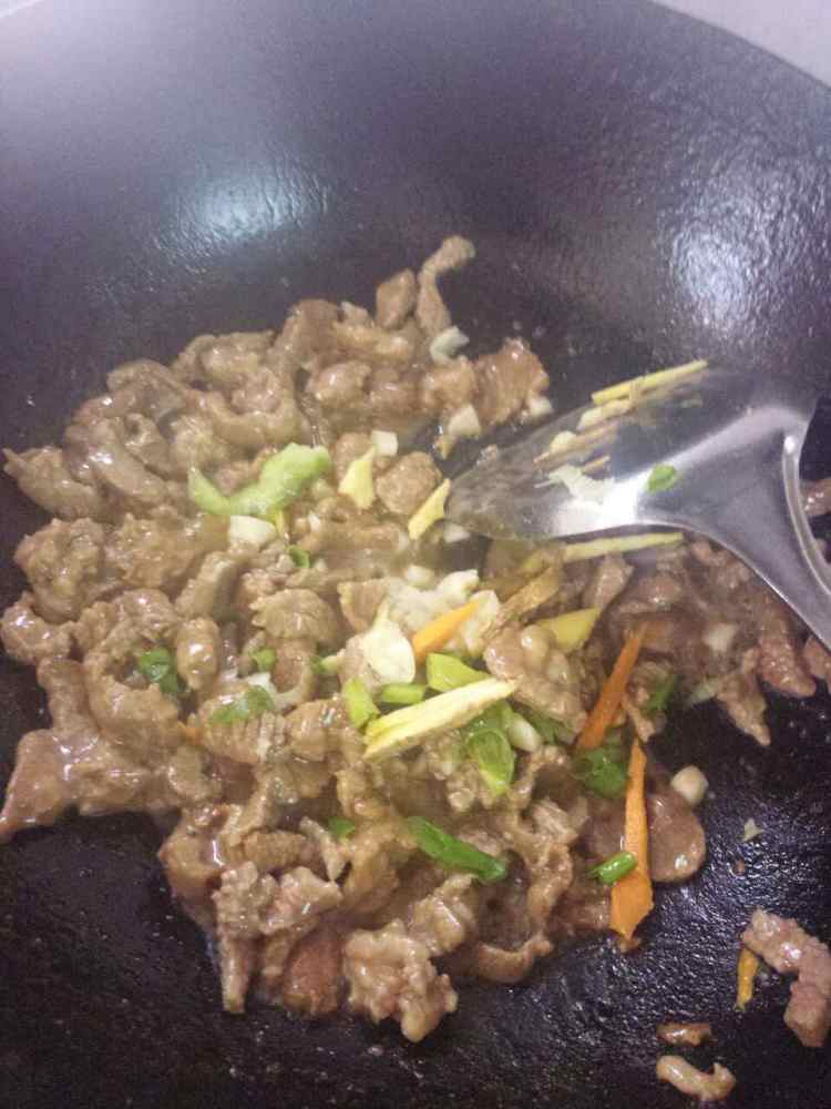 胡萝卜青椒牛肉丝