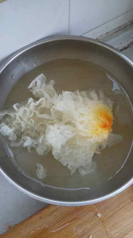 凉拌银耳