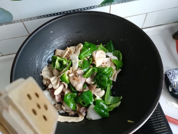 肉片炒青椒豆筋