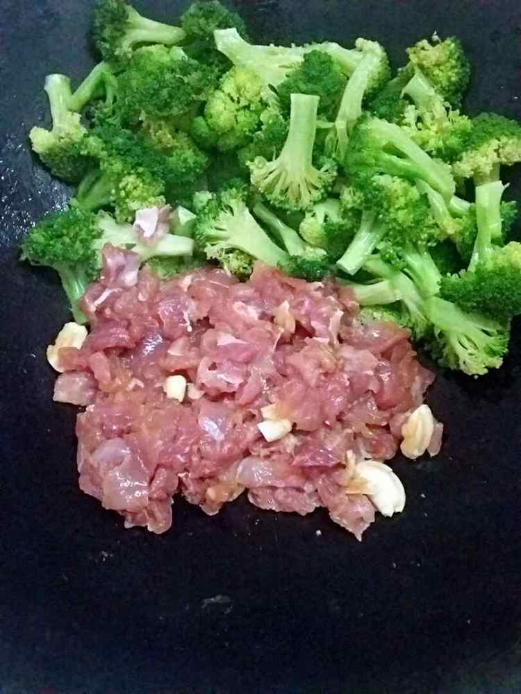 西兰花炒肉片