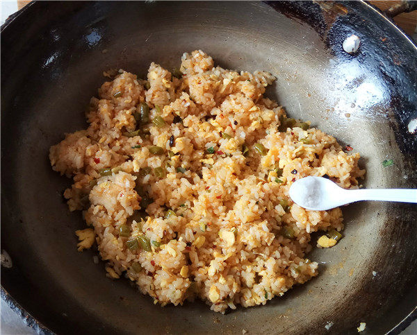 酸豆角蛋炒饭