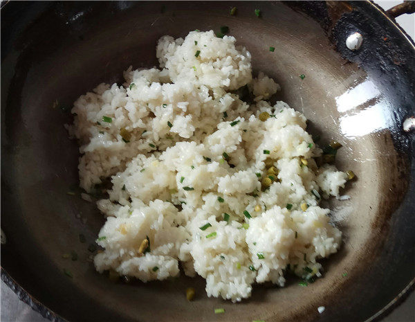 酸豆角蛋炒饭