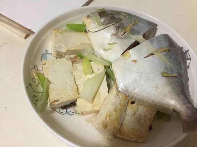 清蒸金鲳鱼豆腐