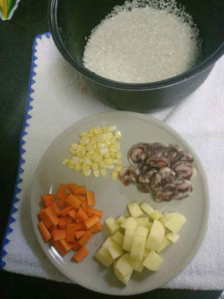 香肠杂蔬焖饭