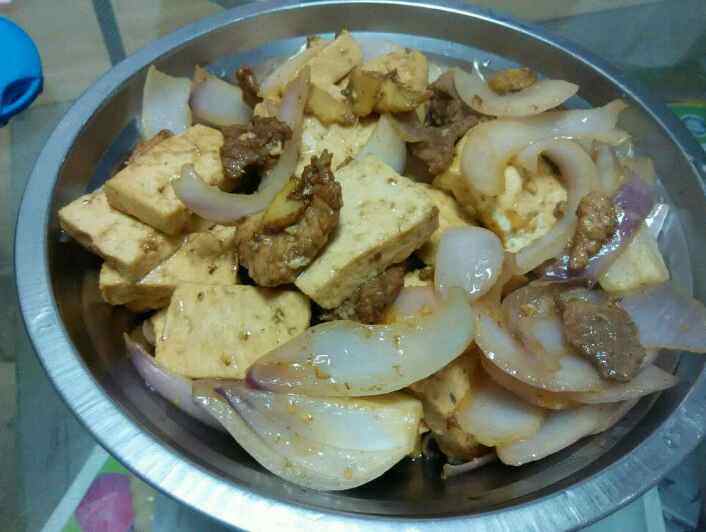 洋葱豆腐炒肉片