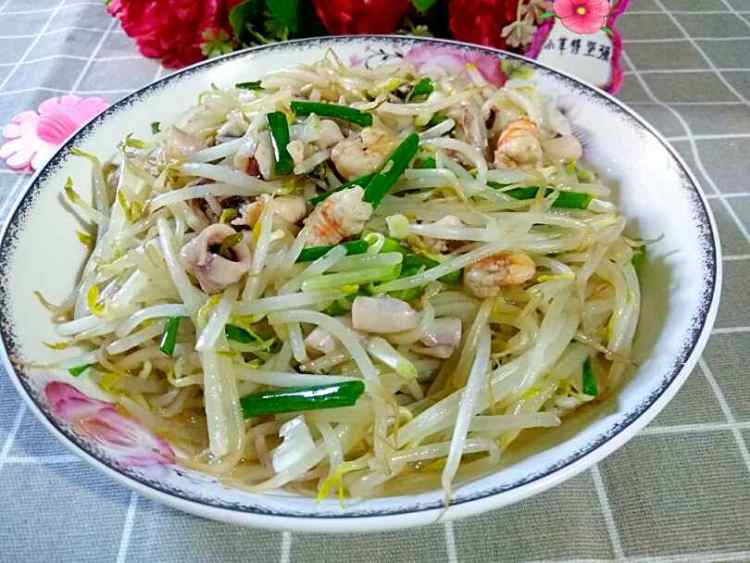 鲜虾鱿鱼炒豆芽