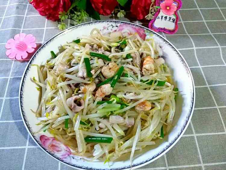 鲜虾鱿鱼炒豆芽
