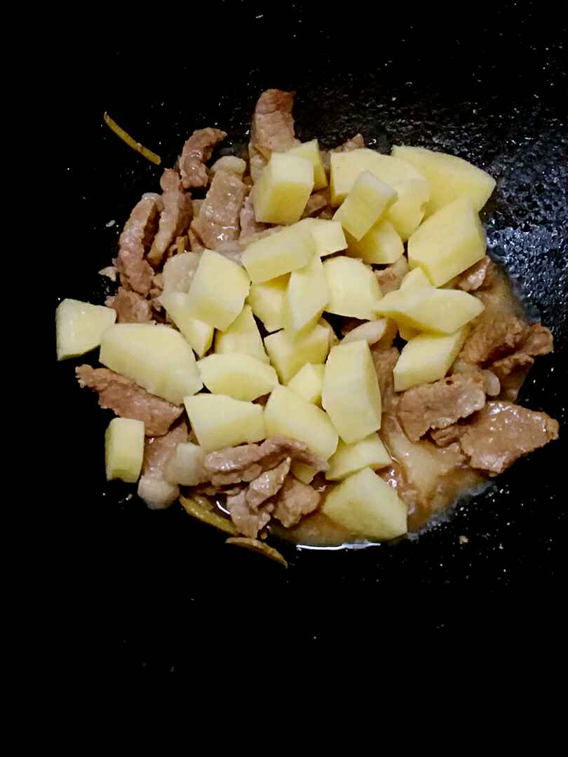 土豆炖猪肉