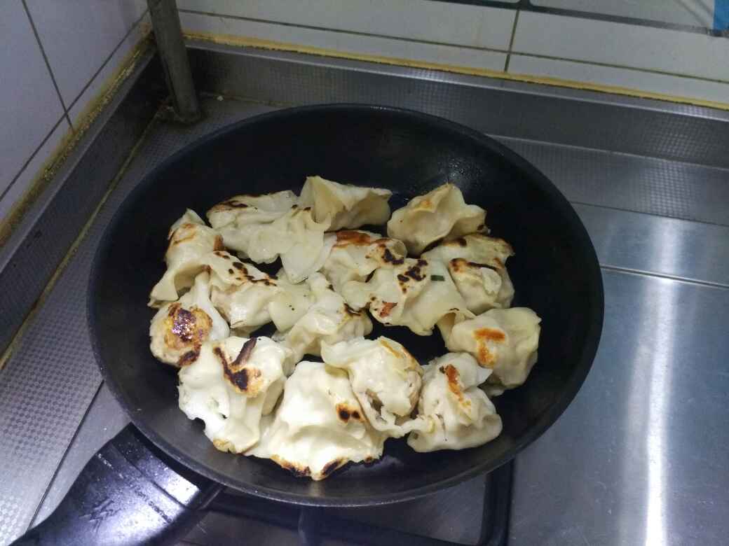 煎饺子