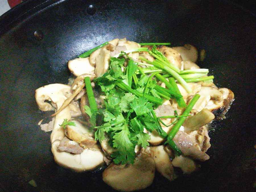 肉片炒松茸