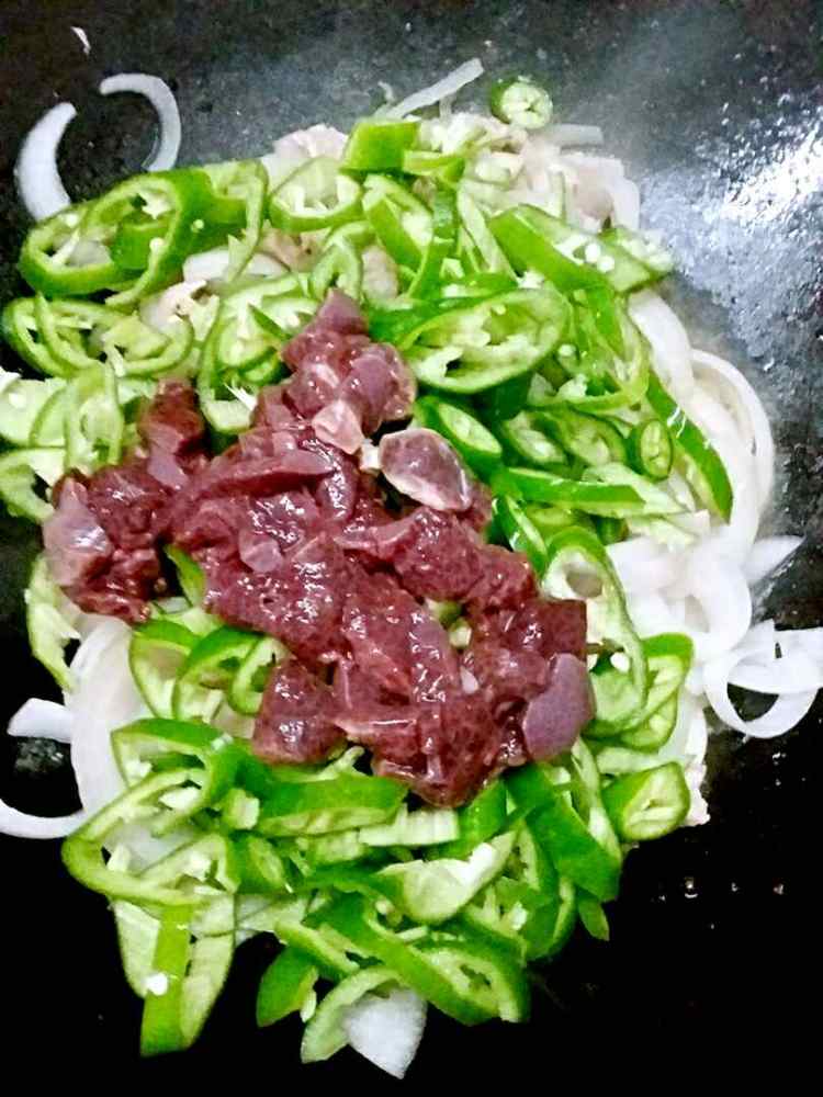 尖椒炒肉