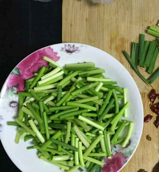 蒜苔炒腊肠