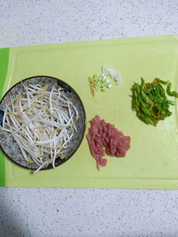 豆芽肉丝炒面