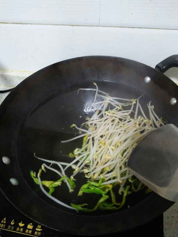 豆芽肉丝炒面