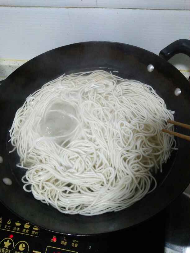 豆芽肉丝炒面
