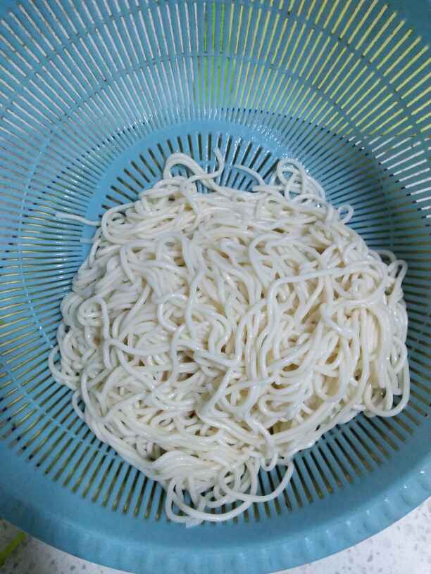 豆芽肉丝炒面