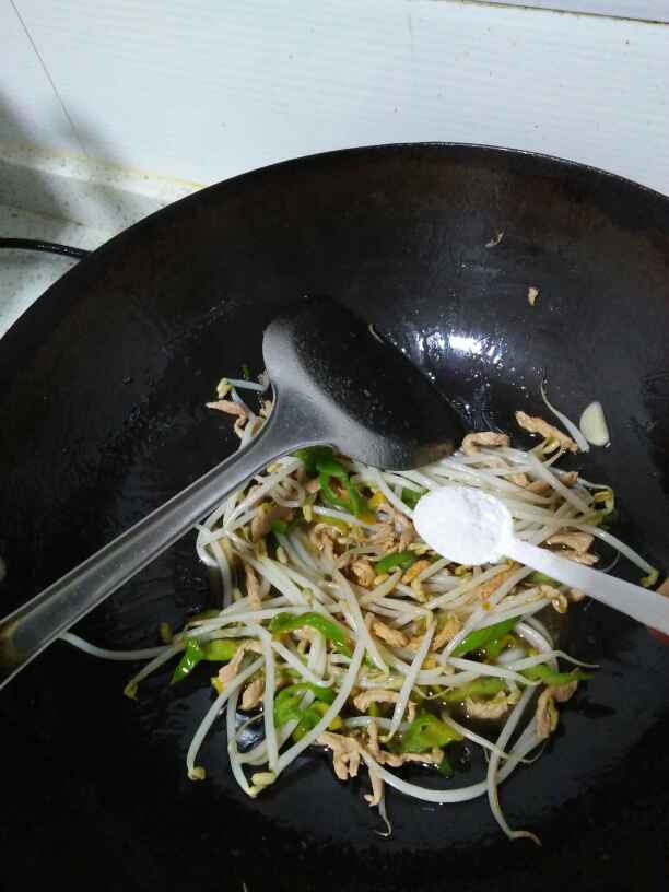 豆芽肉丝炒面