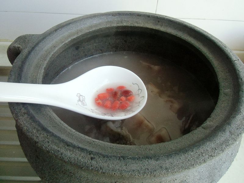 莲藕猪蹄汤