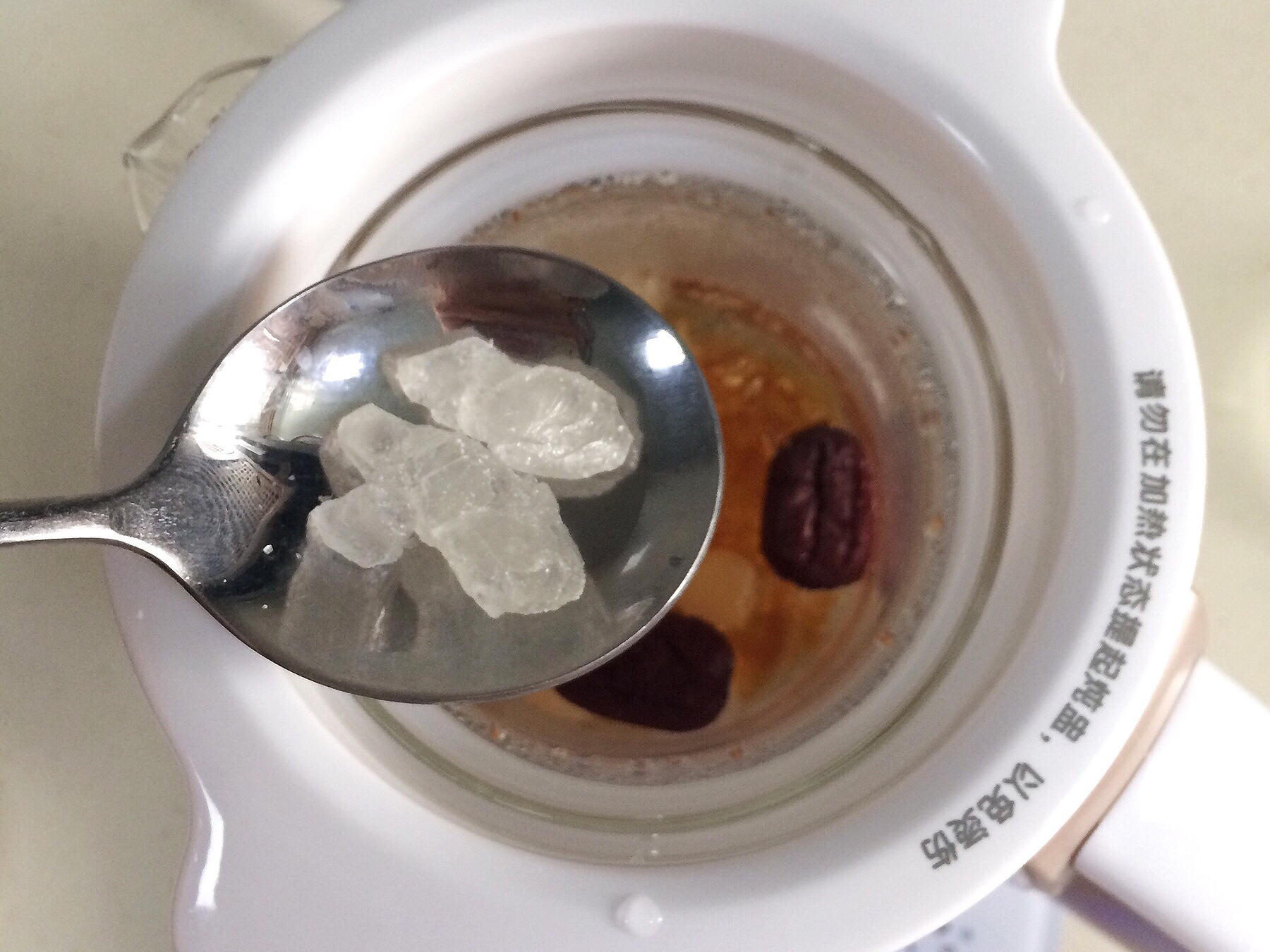 桃胶雪燕皂角米羹