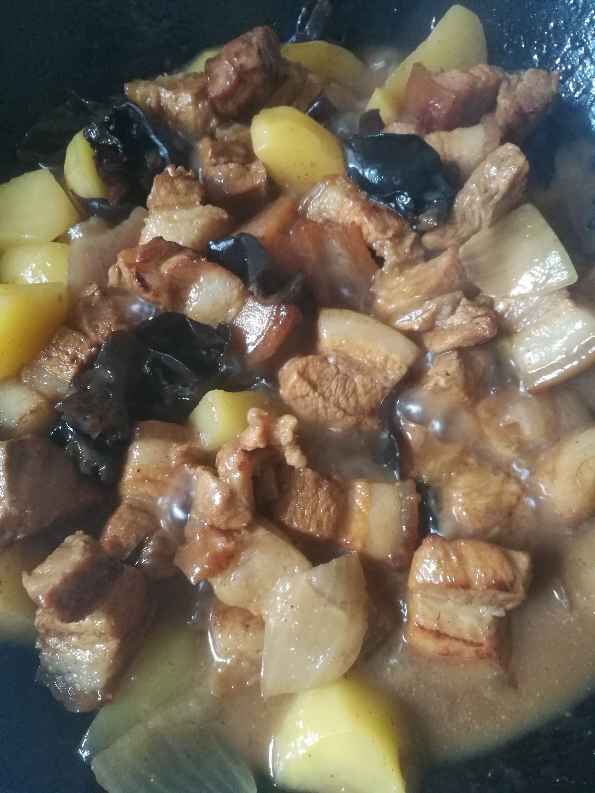 土豆红烧肉