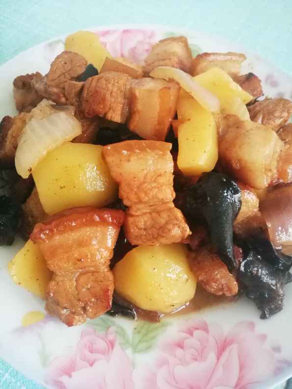 土豆红烧肉