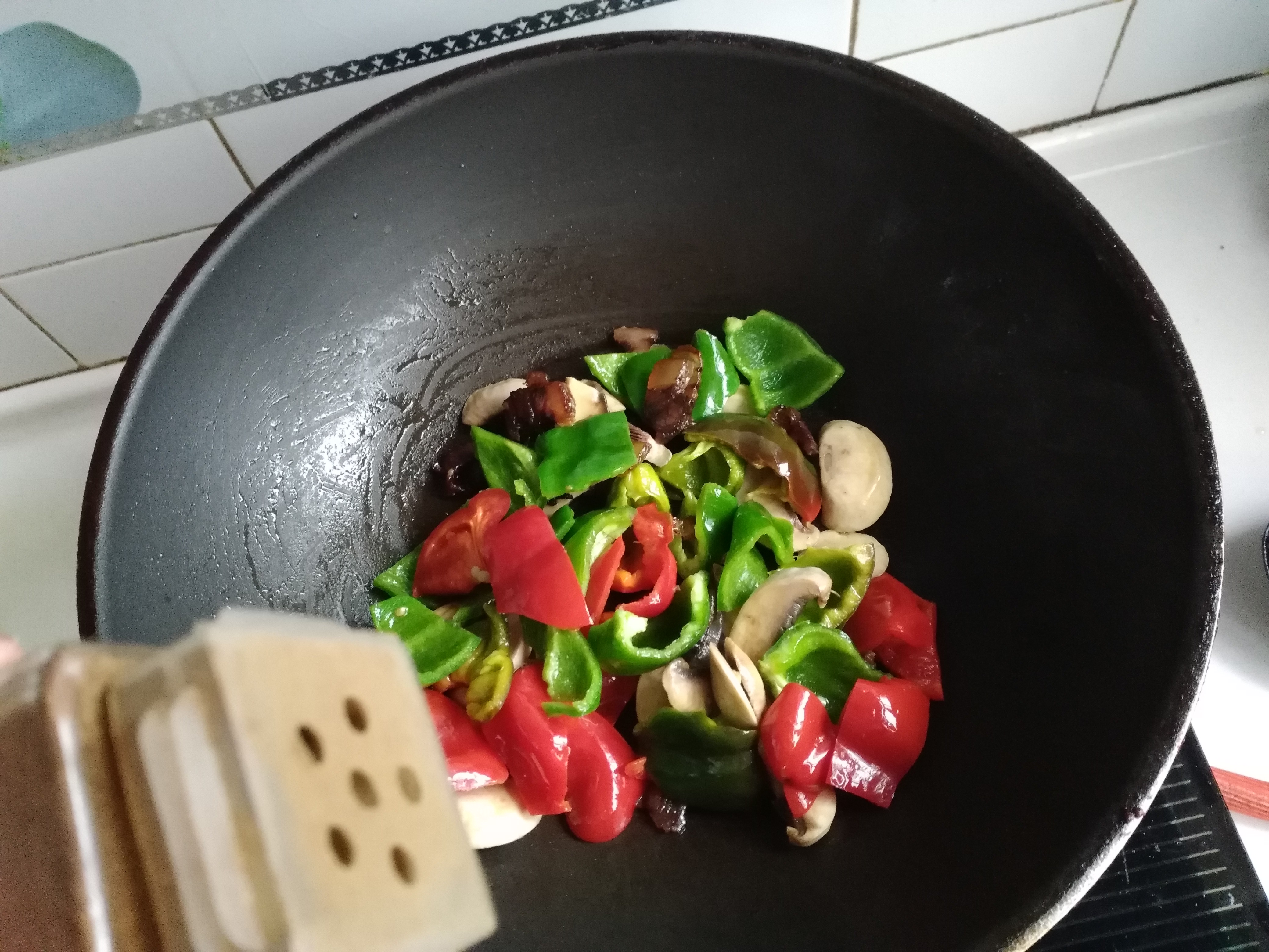 青红辣椒炒蘑菇