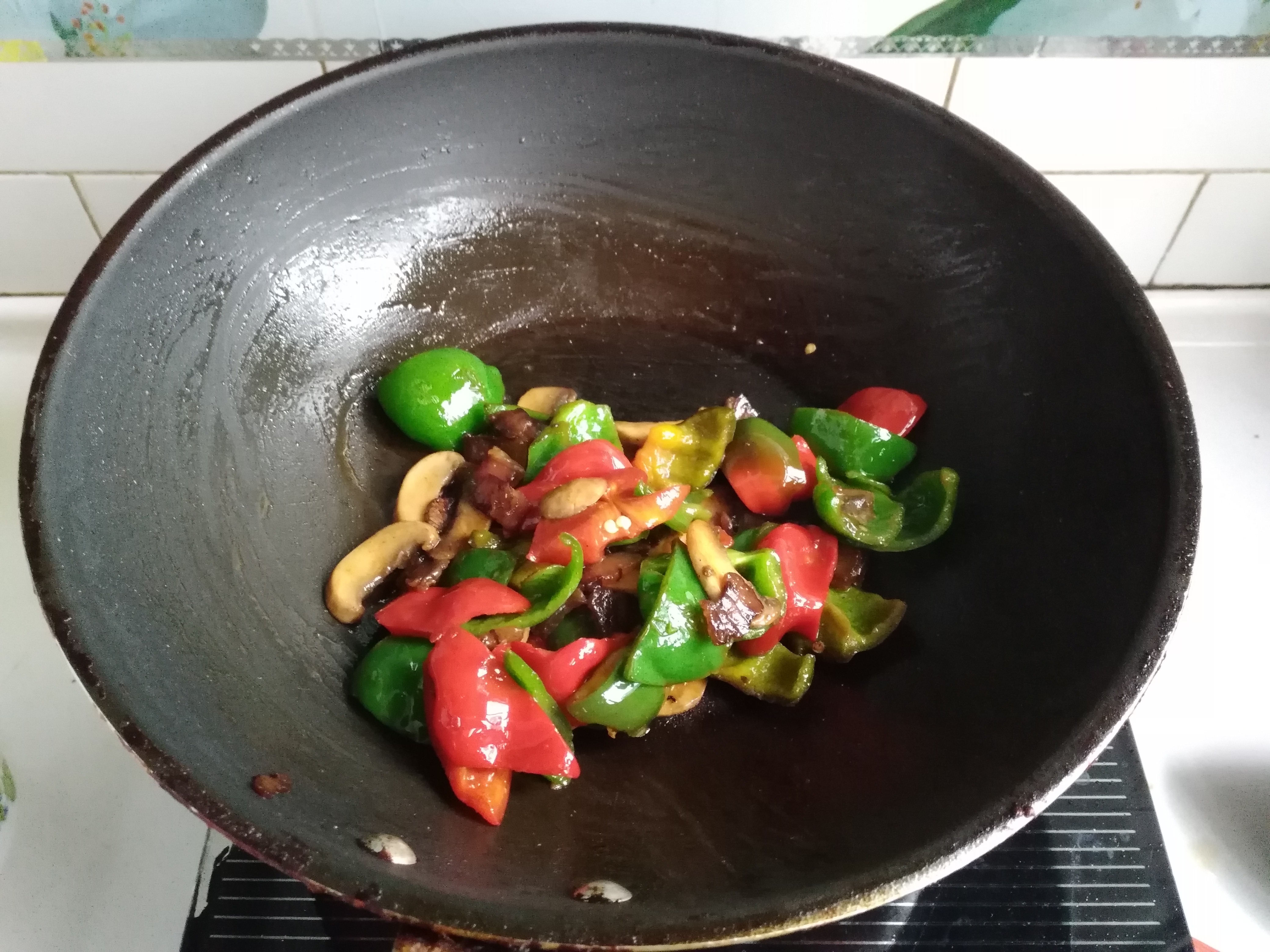 青红辣椒炒蘑菇