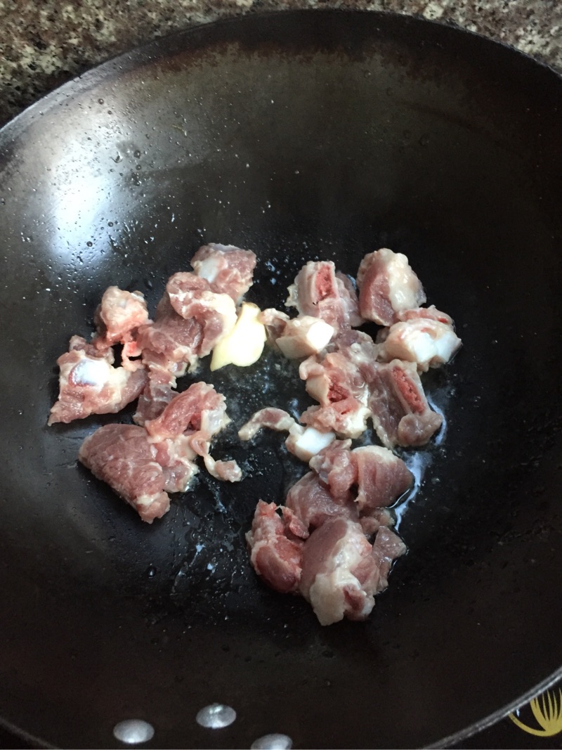 土豆烧排骨