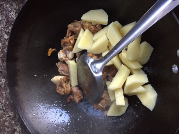 土豆烧排骨