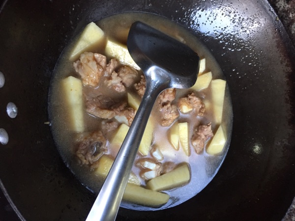 土豆烧排骨