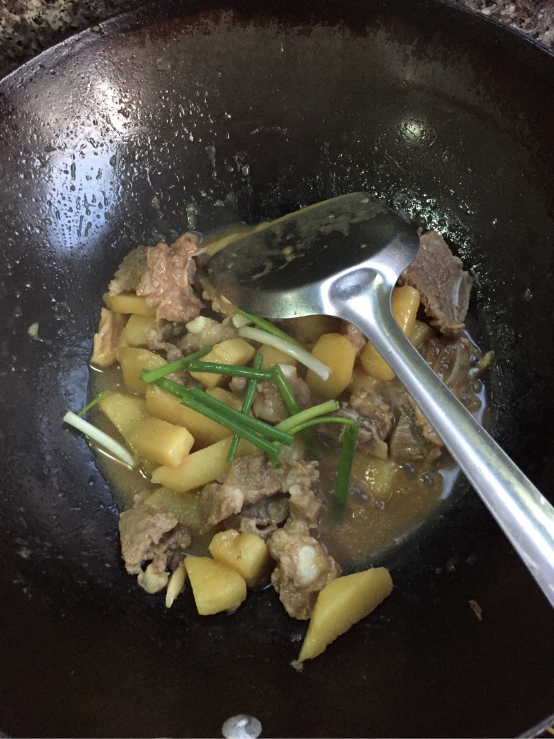 土豆烧排骨