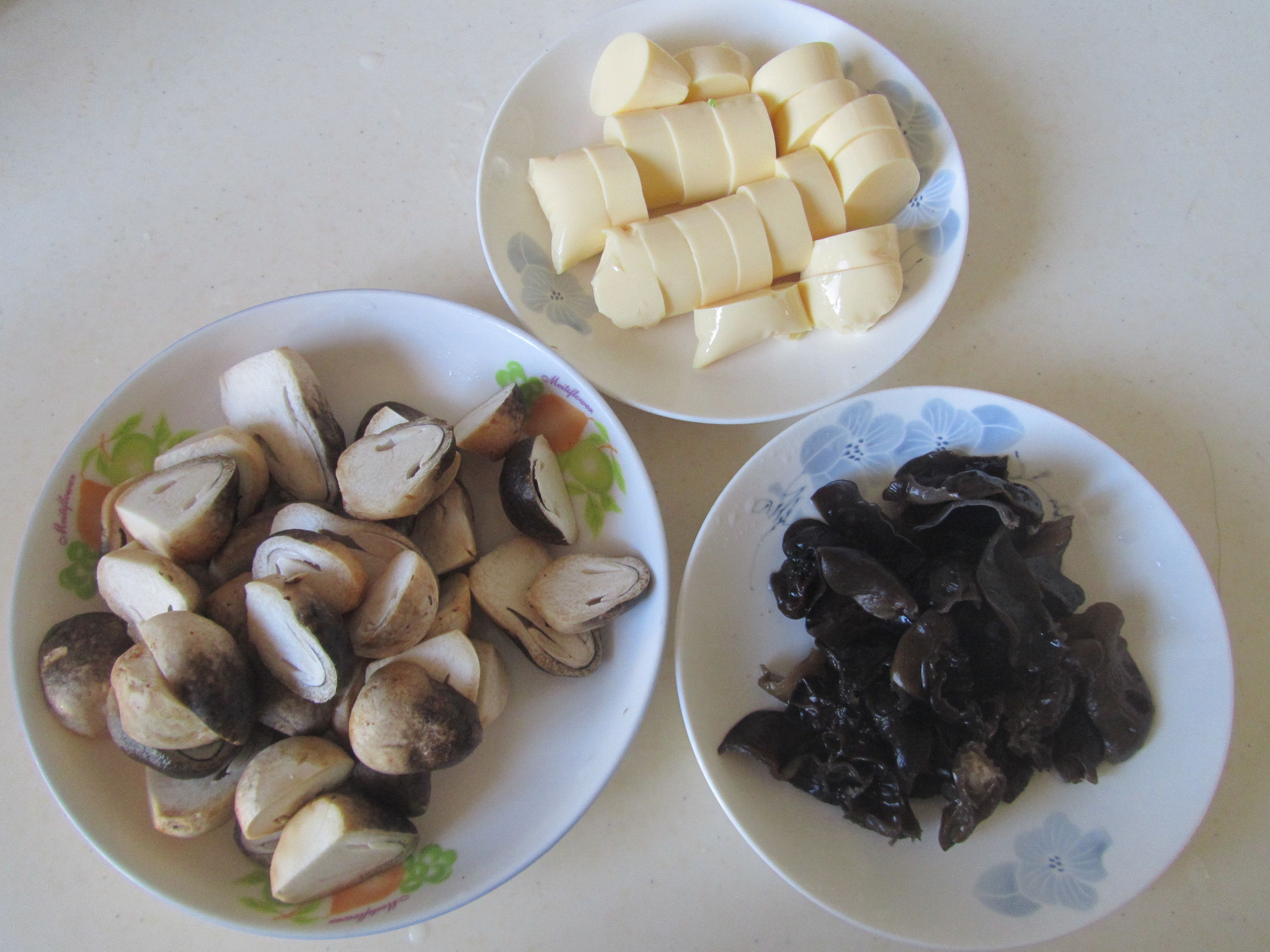草菇豆腐煲