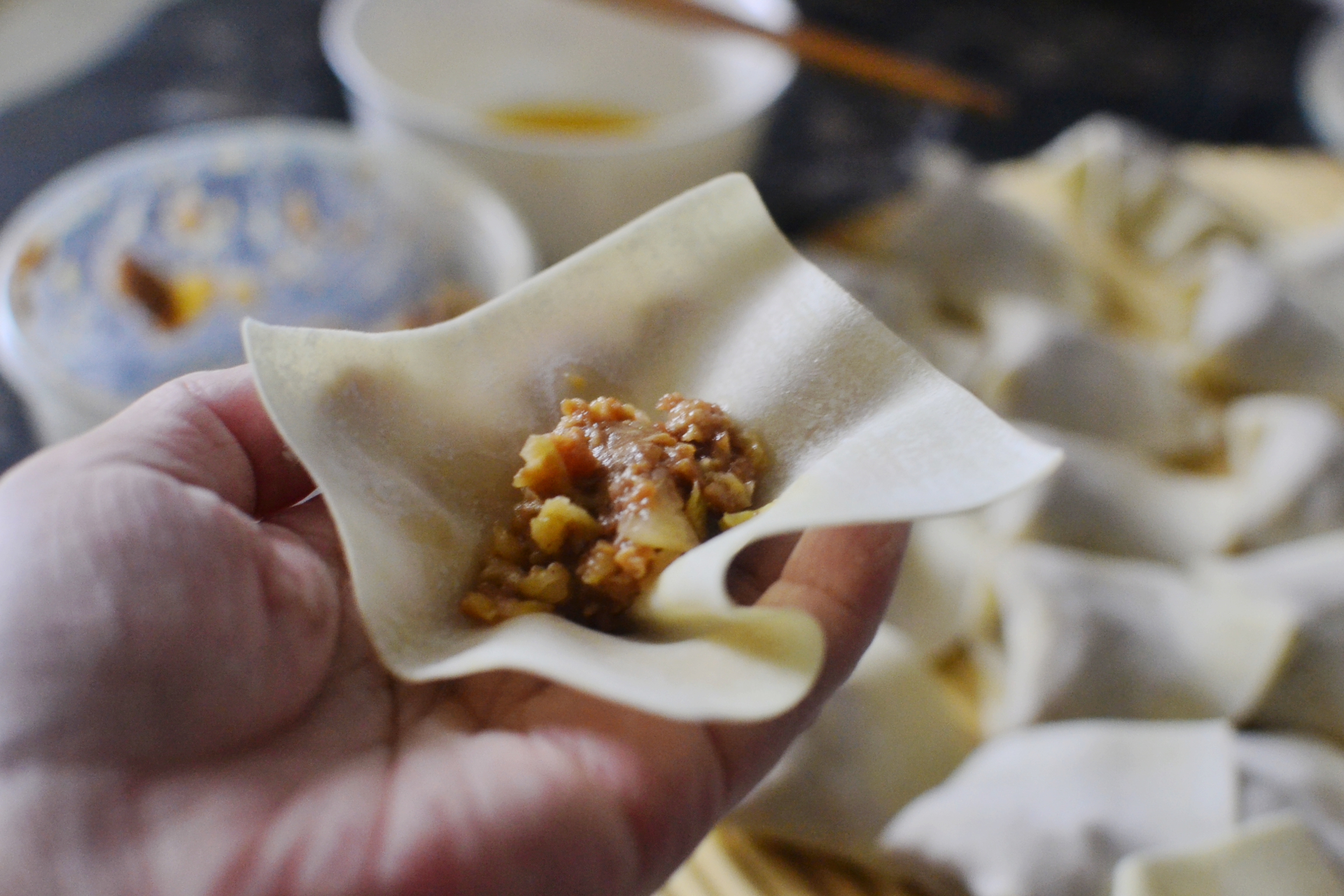 馄饨抱蛋