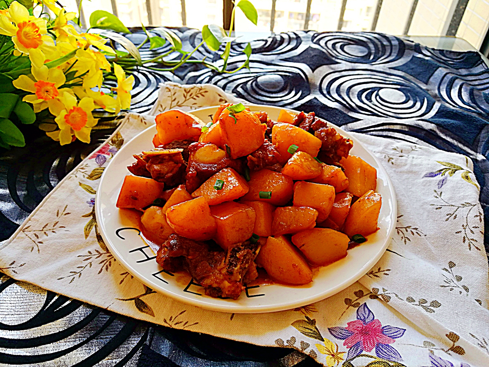 土豆焖排骨