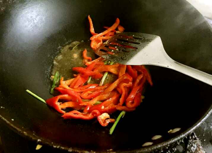 青椒小葱炒鸡蛋