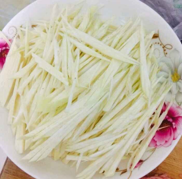 肉丝炒茭白