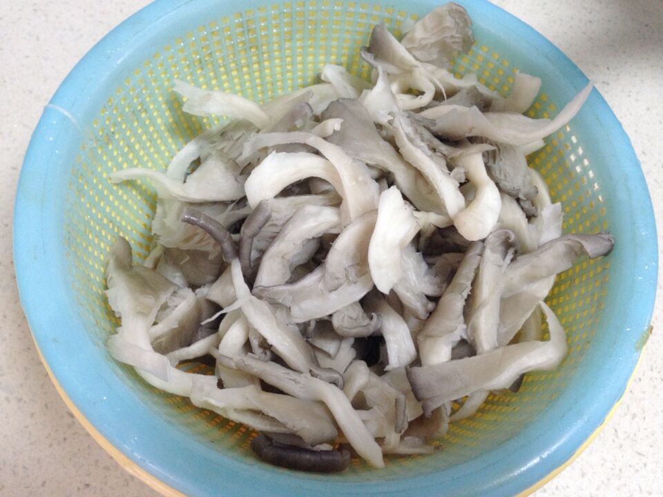 平菇炒肉片