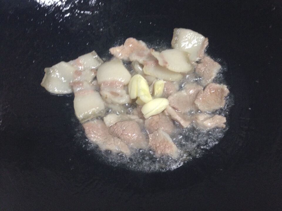 平菇炒肉片